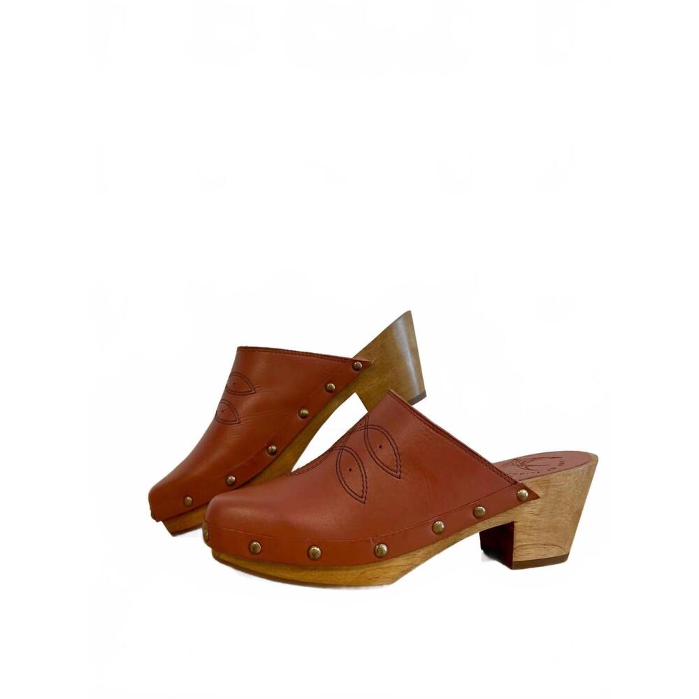 NEW BIRD OF FLIGHT women's shy leather clogs in clay